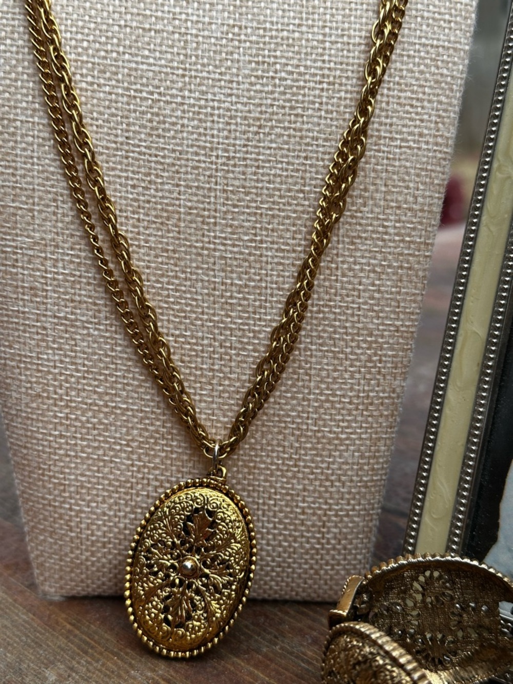 Vintage Victorian Revival Gold Tone Filigree Necklace Bracelet Set - Picture 3 of 8